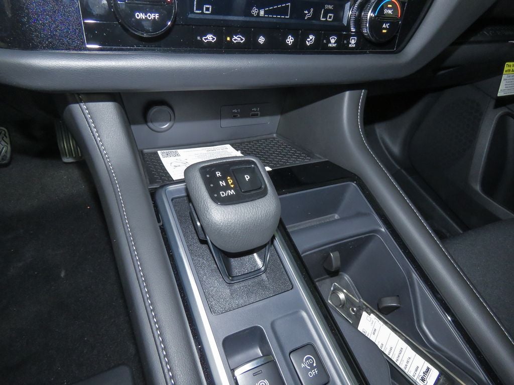 2025 Nissan Pathfinder SV