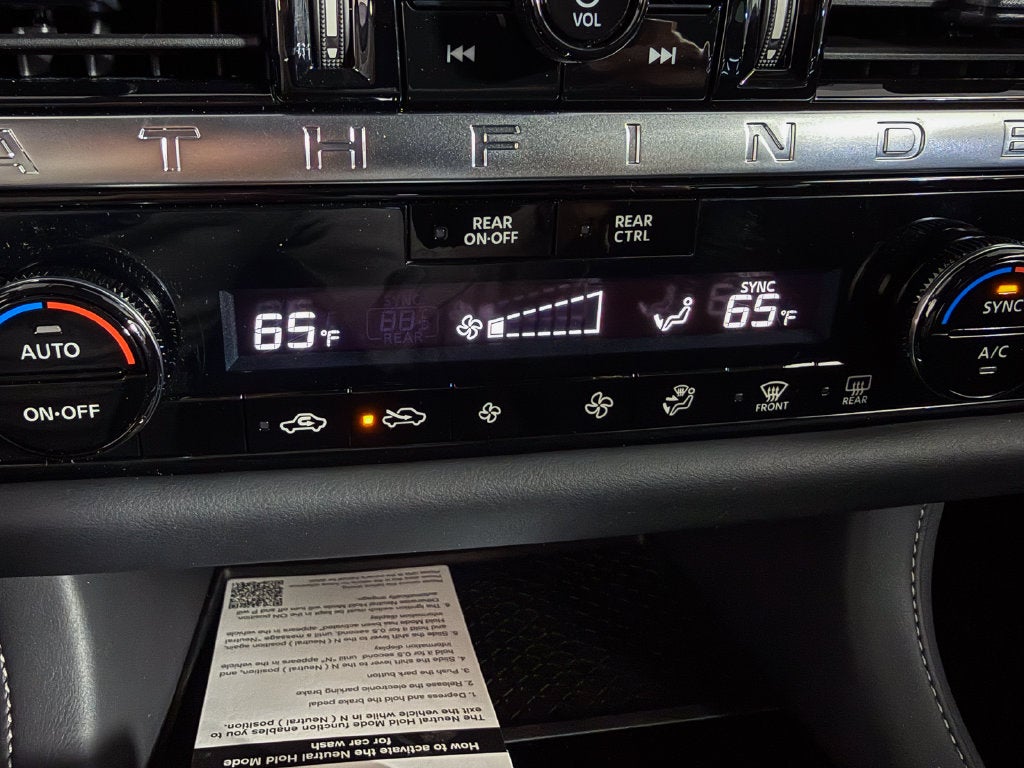 2026 Nissan Pathfinder SV