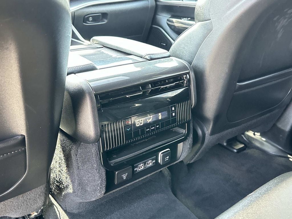 2023 Jeep Wagoneer L Base
