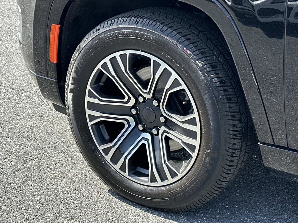 2023 Jeep Wagoneer L Base