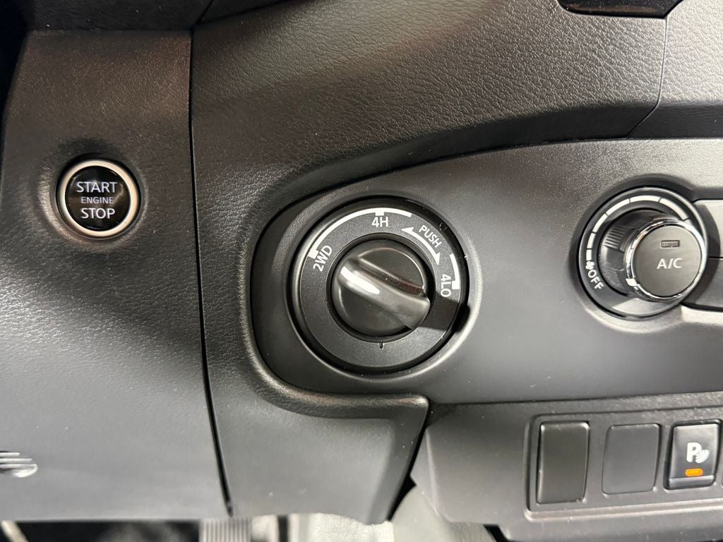 2023 Nissan Frontier SV Midnight Edition