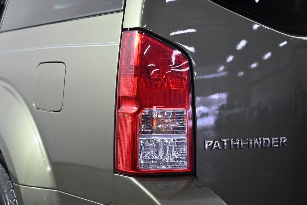 2005 Nissan Pathfinder LE