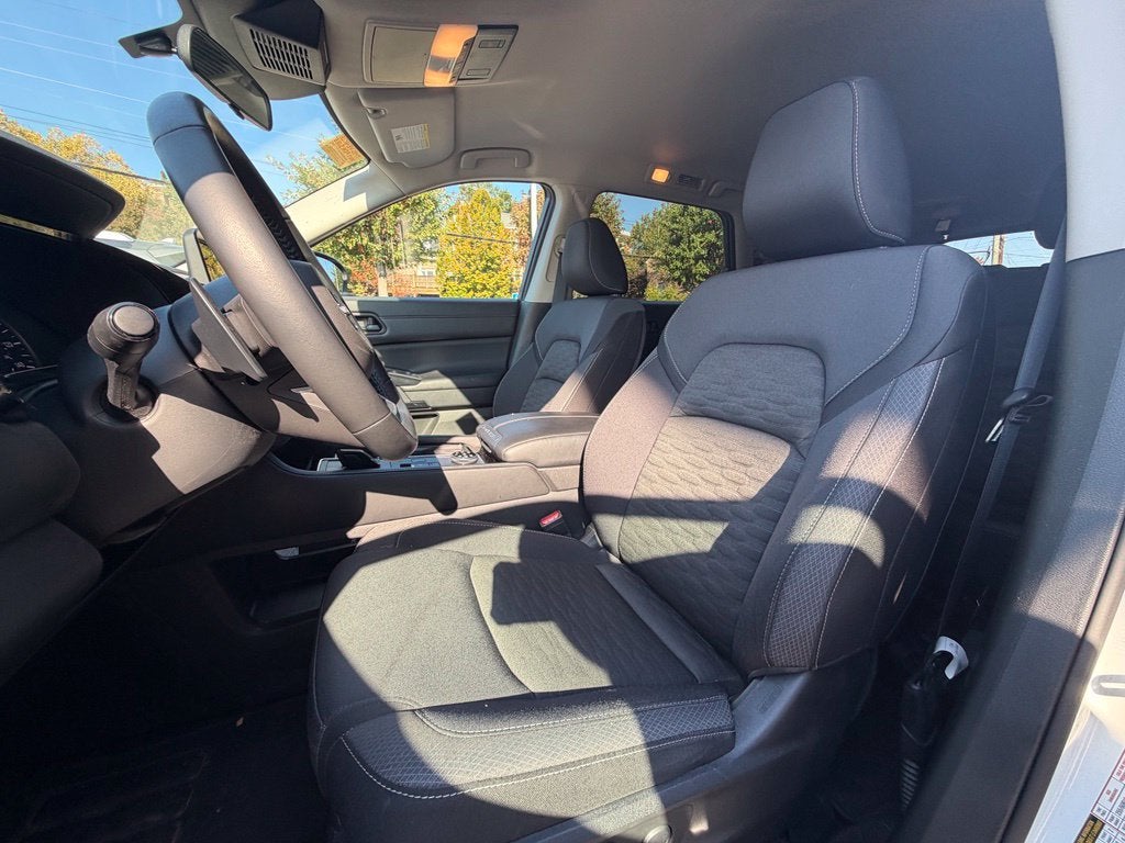 2023 Nissan Pathfinder SV