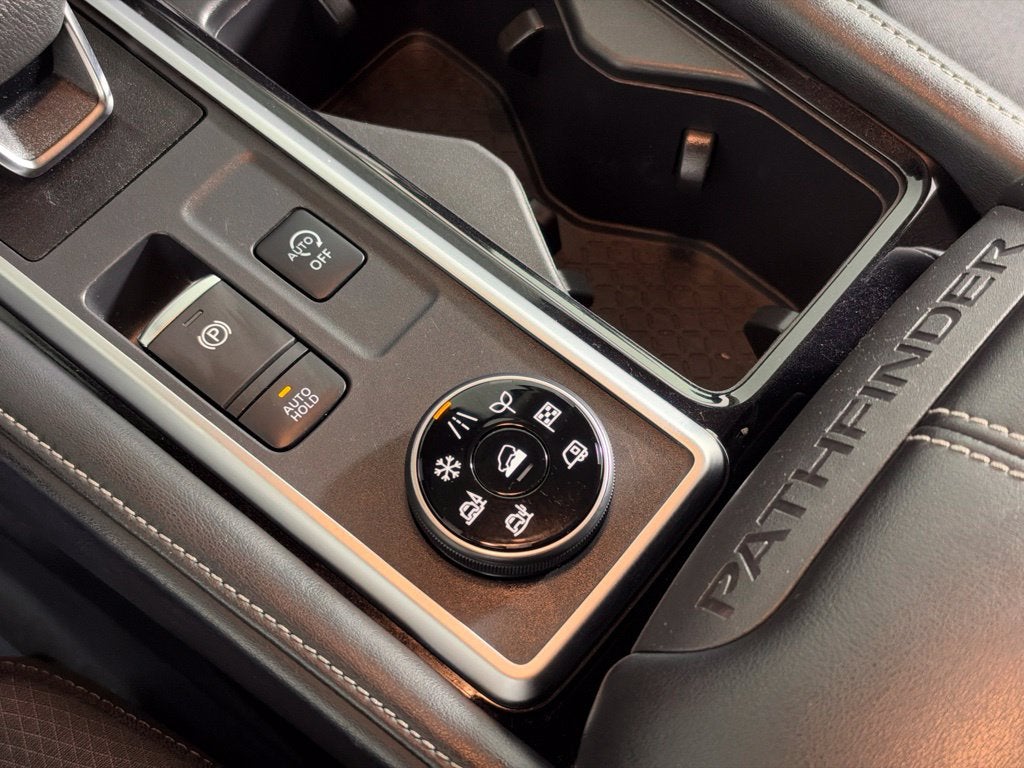 2022 Nissan Pathfinder SV Nissan Certified