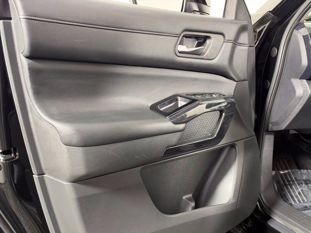 2022 Nissan Pathfinder SV Nissan Certified