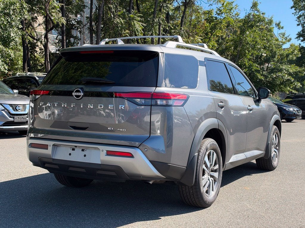 2022 Nissan Pathfinder SL