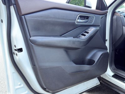 2023 Nissan Rogue Platinum Certified Select