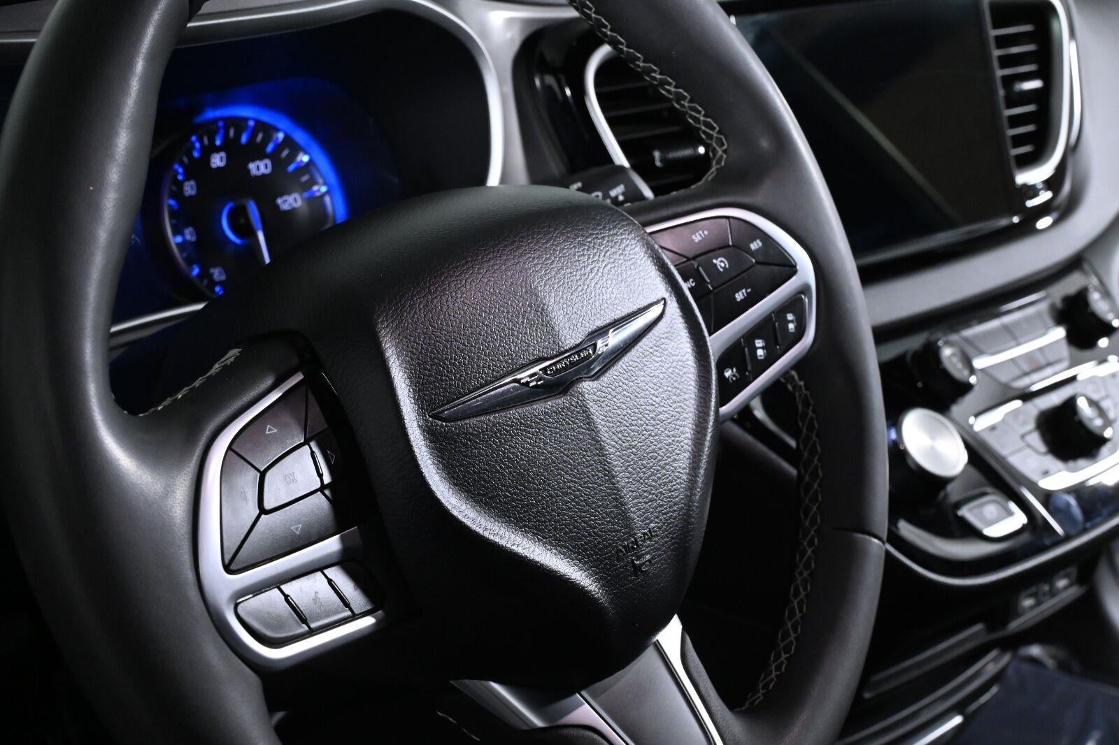2025 Chrysler Pacifica Select