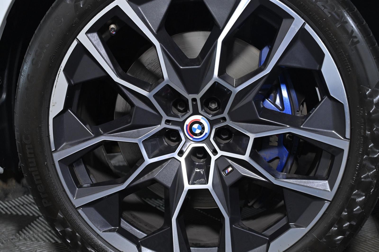 2023 BMW X7 M60i