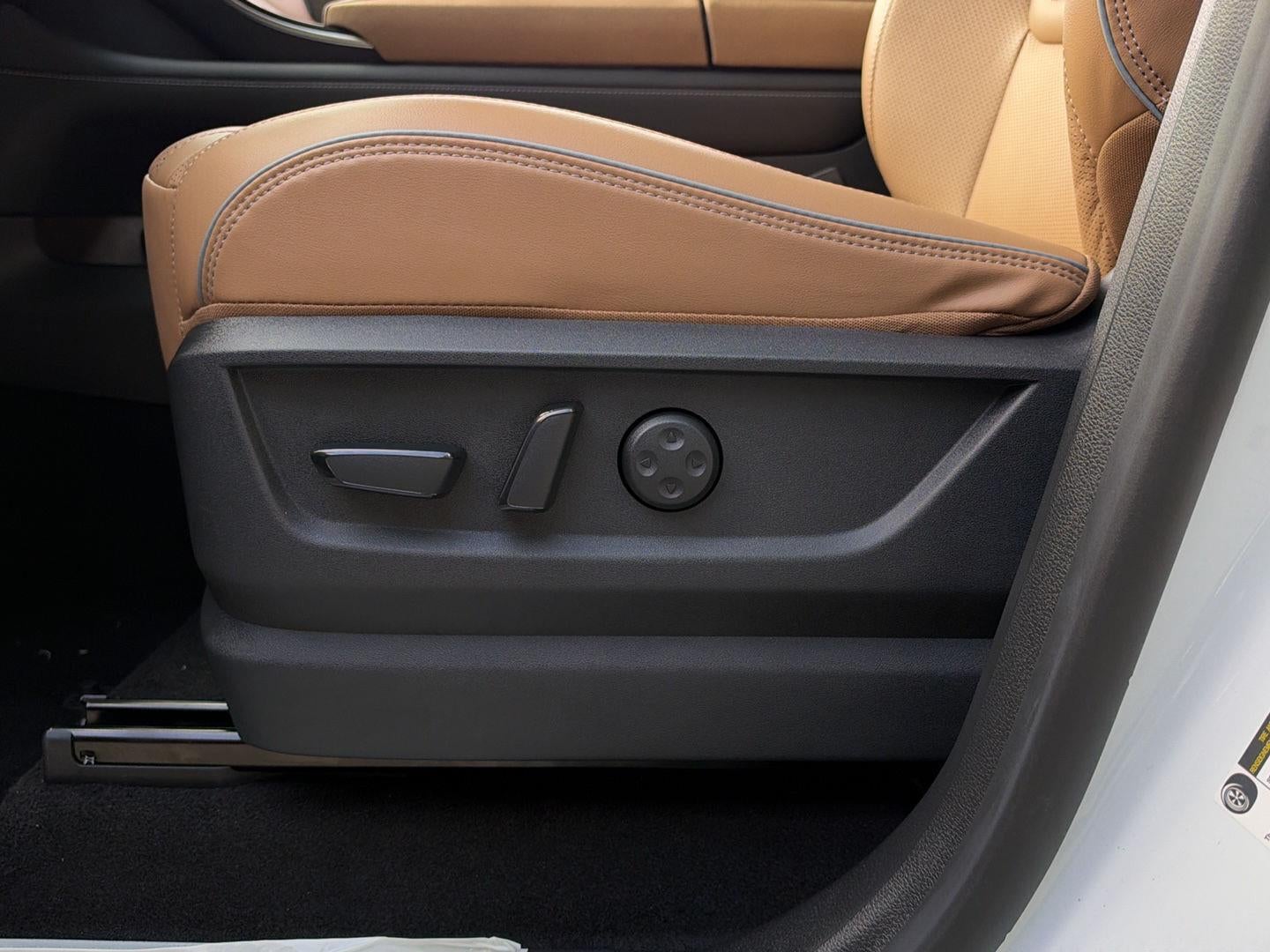 2027 INFINITI QX80 LUXE