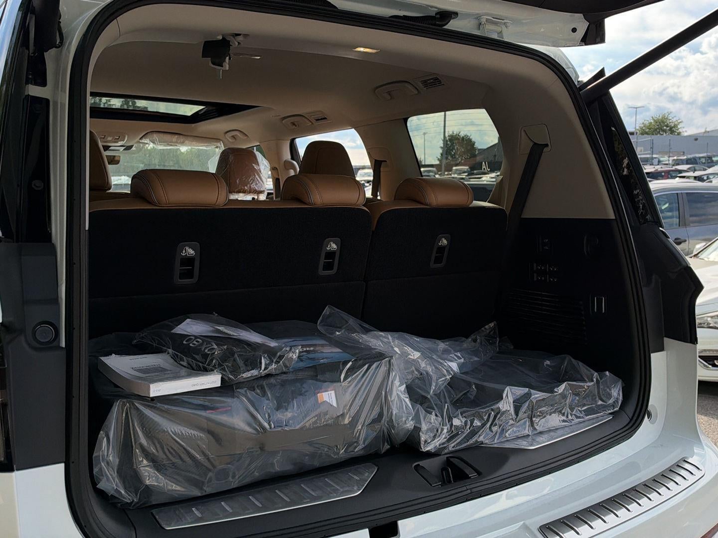 2027 INFINITI QX80 LUXE
