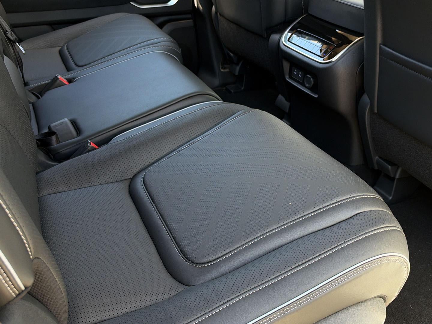 2027 INFINITI QX80 LUXE