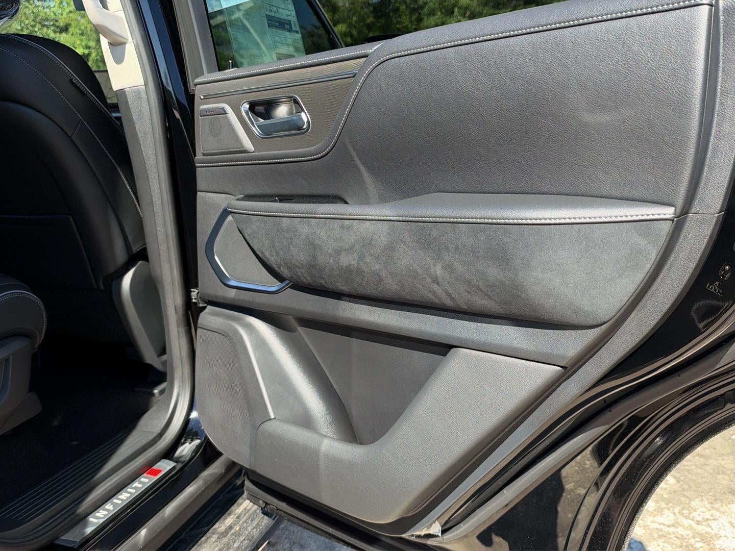 2027 INFINITI QX80 LUXE