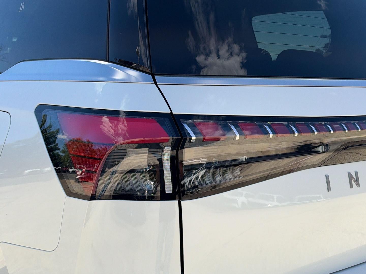 2027 INFINITI QX80 LUXE