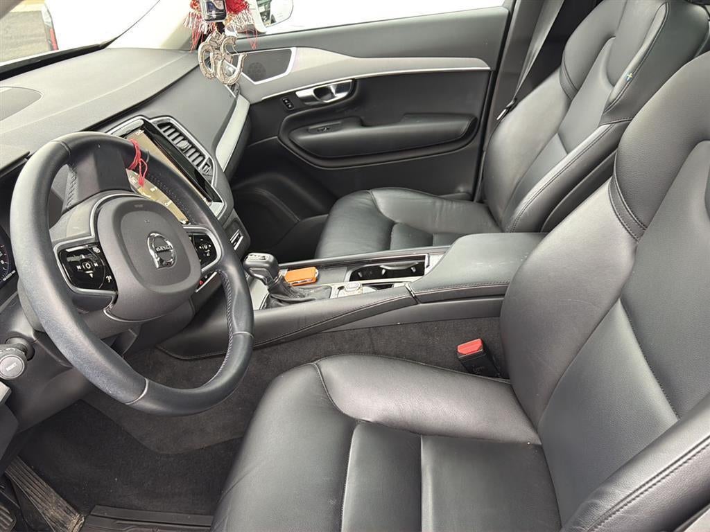 2022 Volvo XC90 Momentum