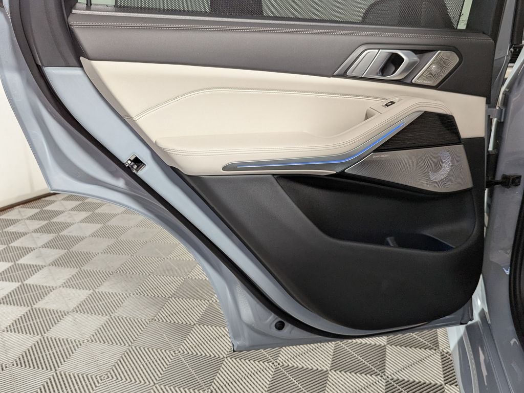 2024 BMW X5 M60i