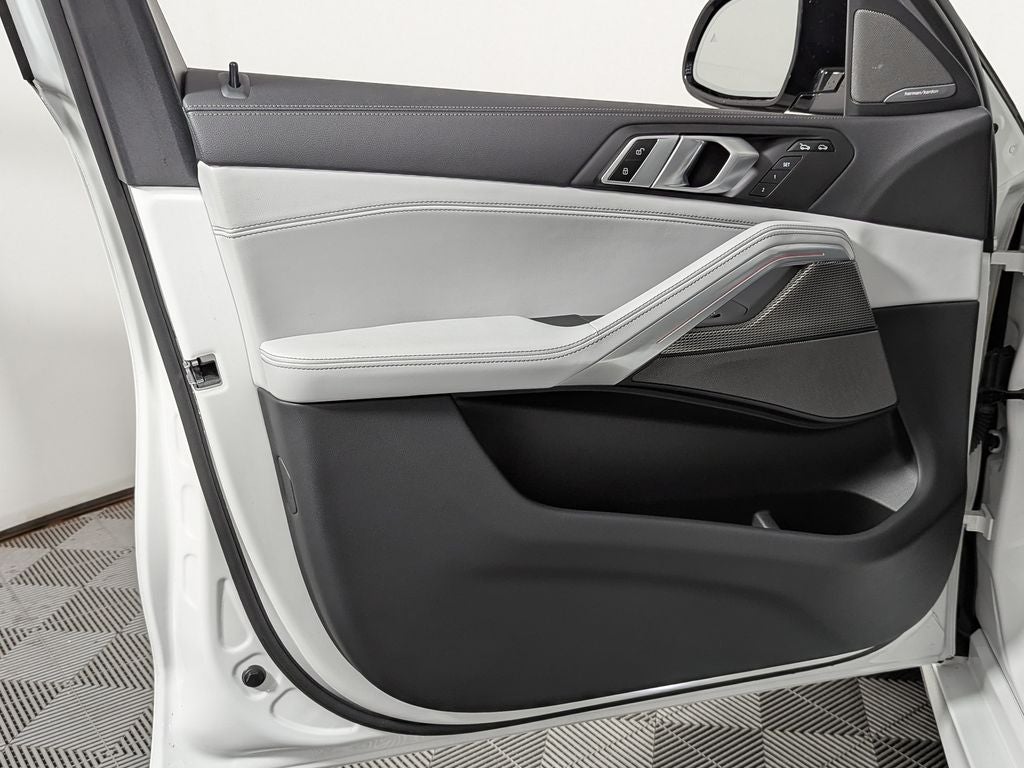 2023 BMW X6 xDrive40i