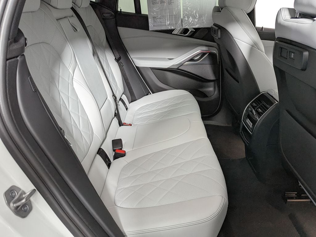 2023 BMW X6 xDrive40i