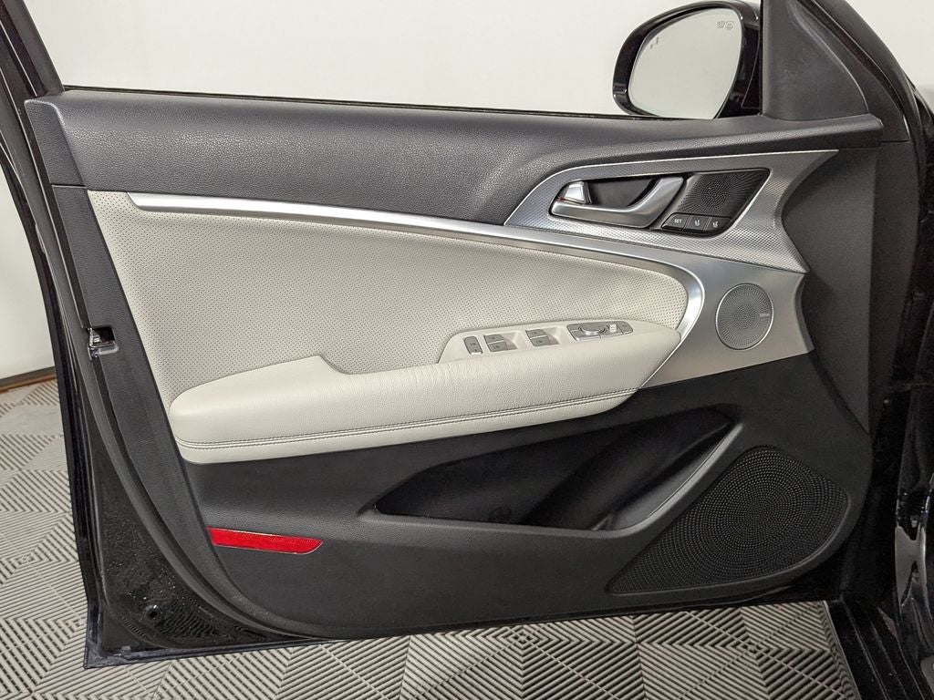 2022 Genesis G70 2.0T