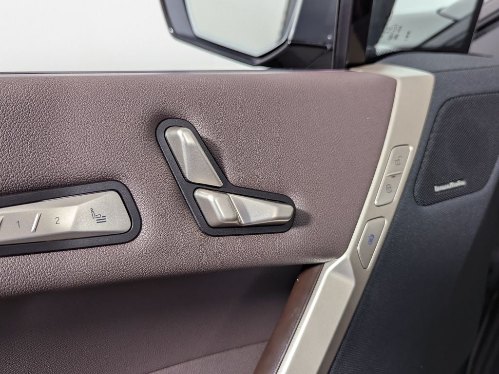 2025 BMW iX xDrive50