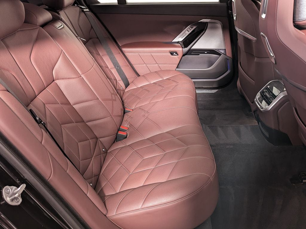 2023 BMW 740i 740i