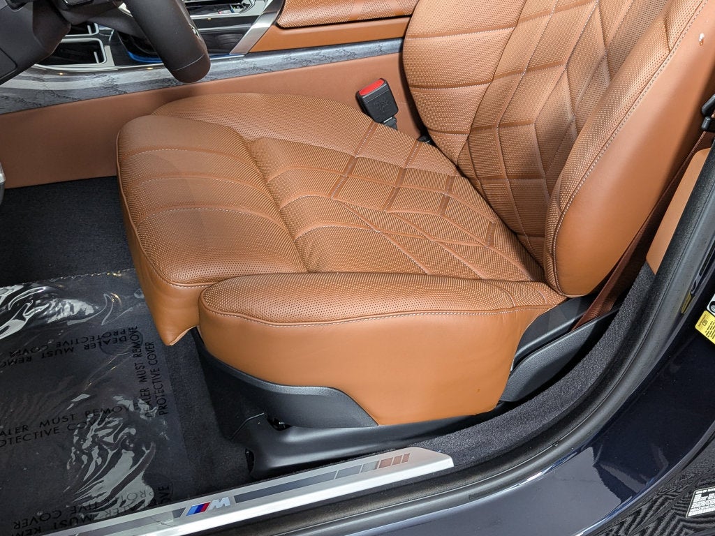 2023 BMW 740i 740i