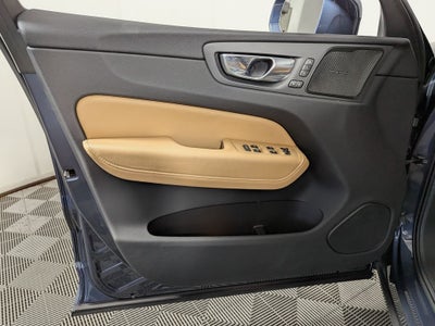 2023 Volvo XC60 B5 Ultimate Bright Theme