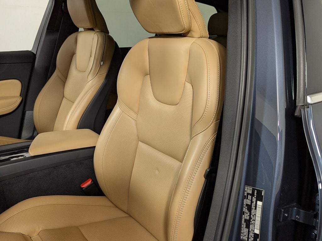 2023 Volvo XC60 B5 Ultimate Bright Theme