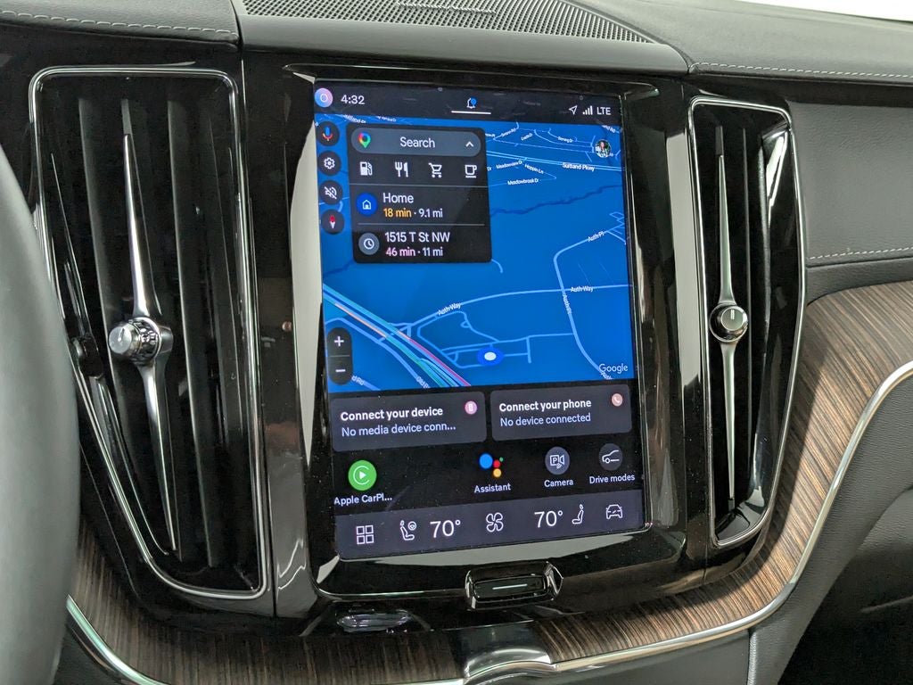 2023 Volvo XC60 B5 Ultimate Bright Theme