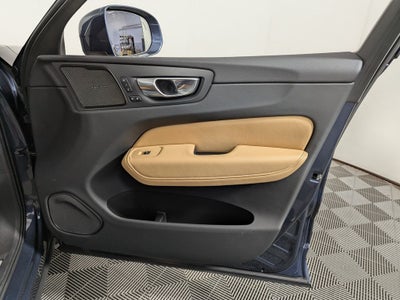 2023 Volvo XC60 B5 Ultimate Bright Theme
