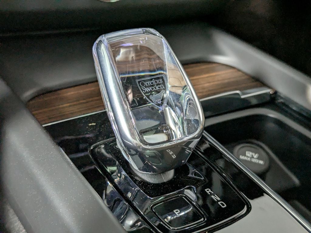 2023 Volvo XC60 B5 Ultimate Bright Theme