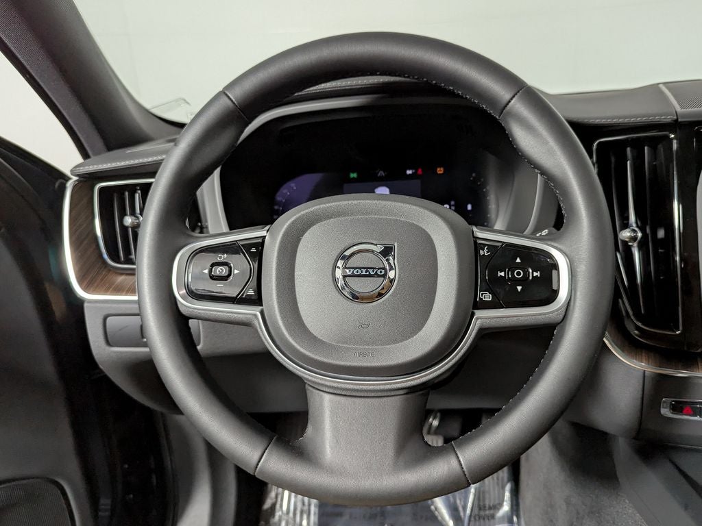 2023 Volvo XC60 B5 Ultimate Bright Theme