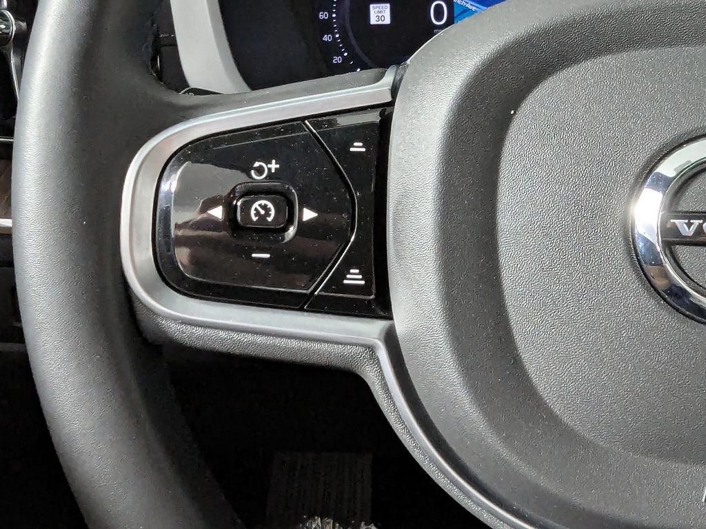 2023 Volvo XC60 B5 Ultimate Bright Theme