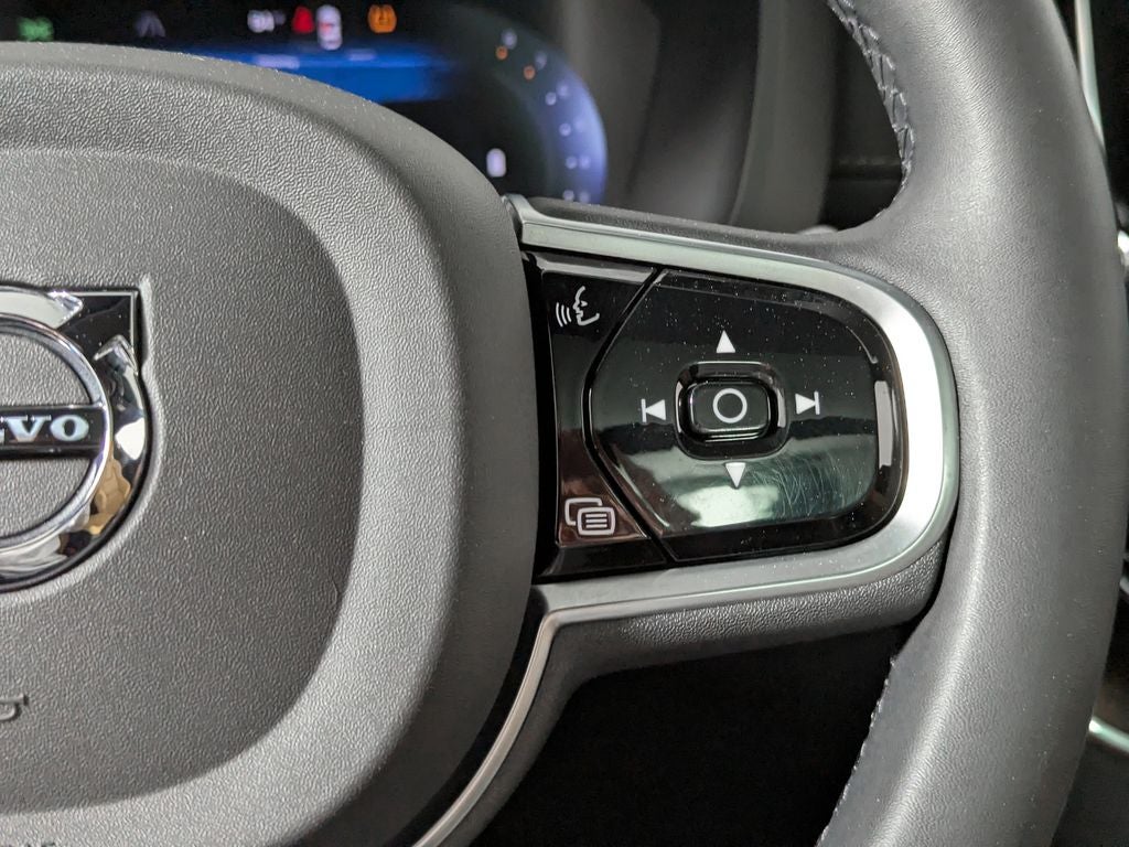 2023 Volvo XC60 B5 Ultimate Bright Theme