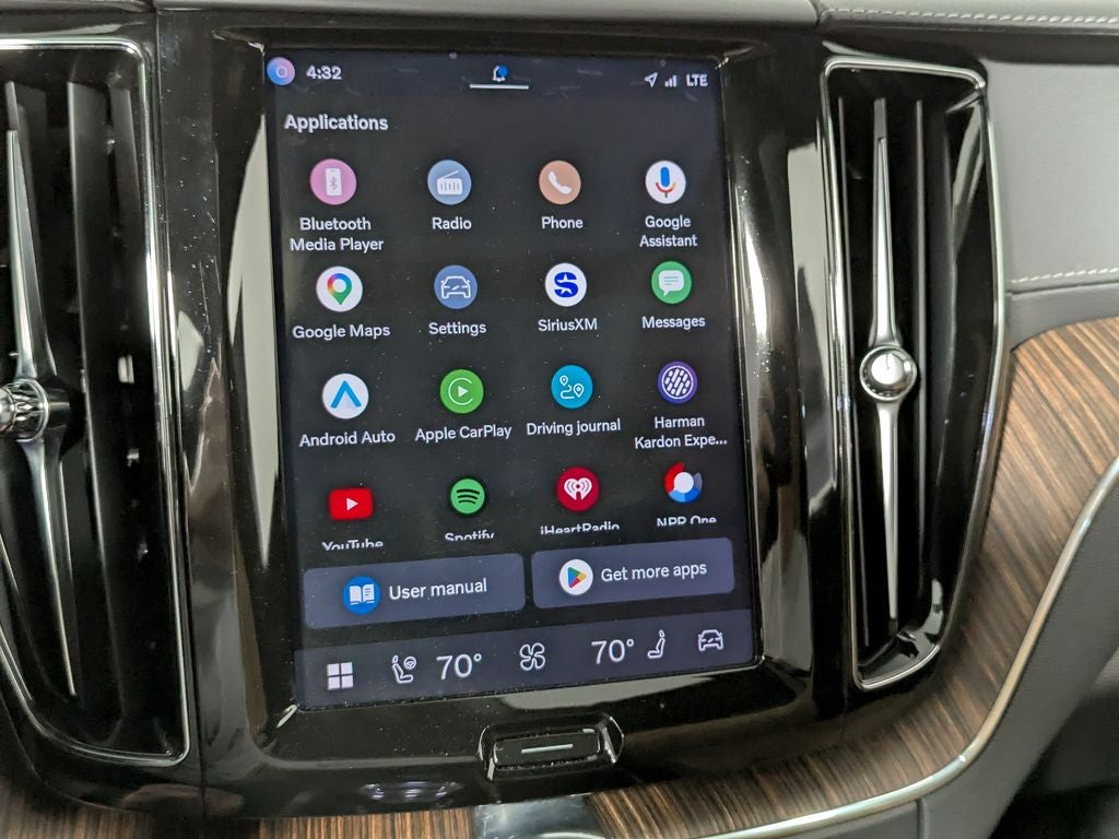 2023 Volvo XC60 B5 Ultimate Bright Theme