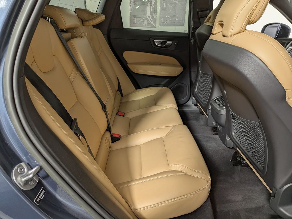 2023 Volvo XC60 B5 Ultimate Bright Theme