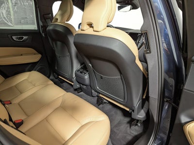 2023 Volvo XC60 B5 Ultimate Bright Theme