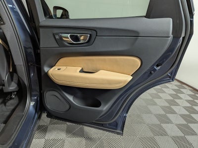 2023 Volvo XC60 B5 Ultimate Bright Theme