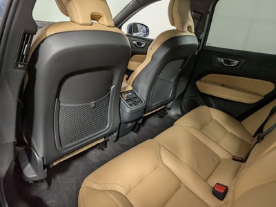 2023 Volvo XC60 B5 Ultimate Bright Theme