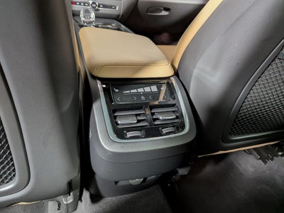 2023 Volvo XC60 B5 Ultimate Bright Theme