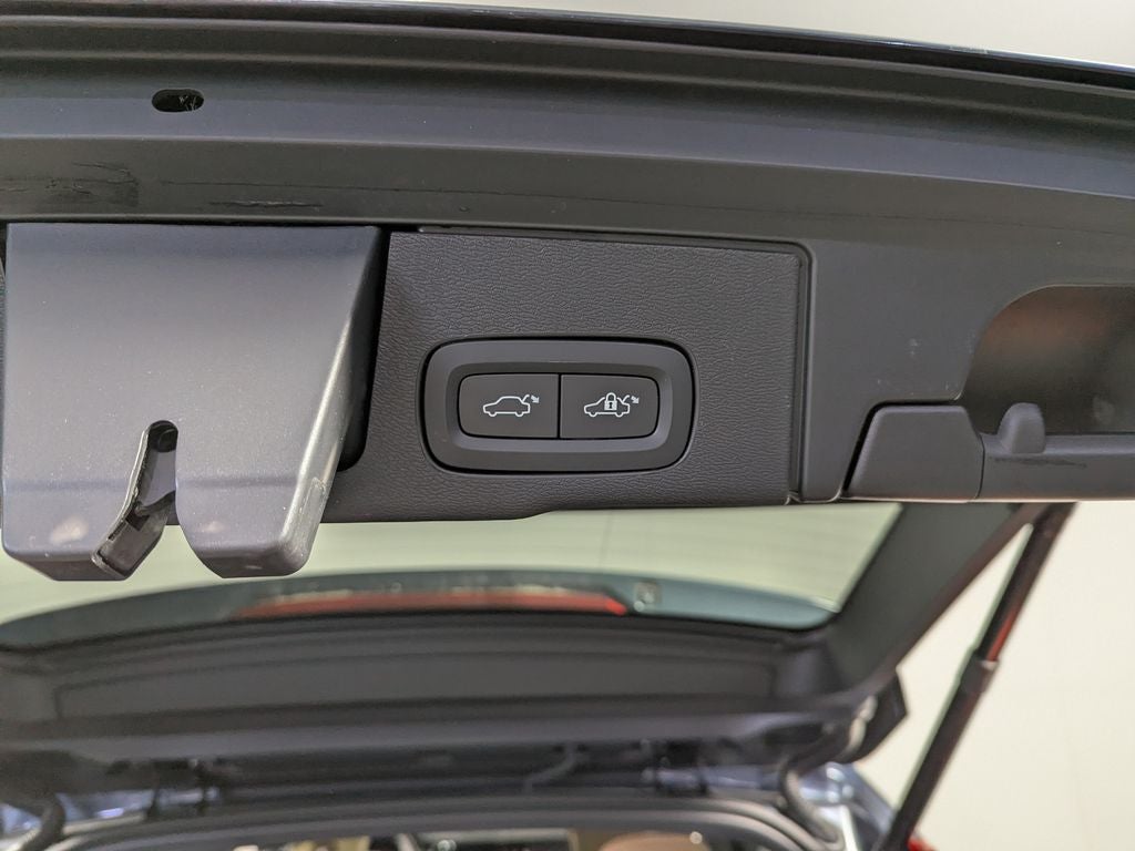 2023 Volvo XC60 B5 Ultimate Bright Theme