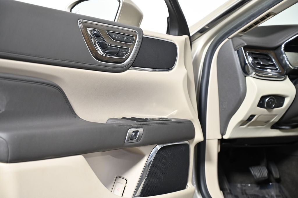 2017 Lincoln Continental Base