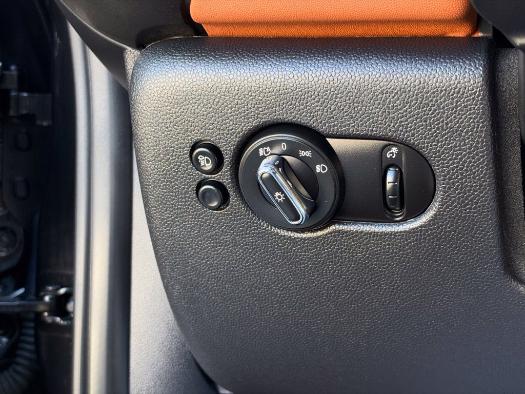 2024 MINI HARDTOP 2 DOOR Base