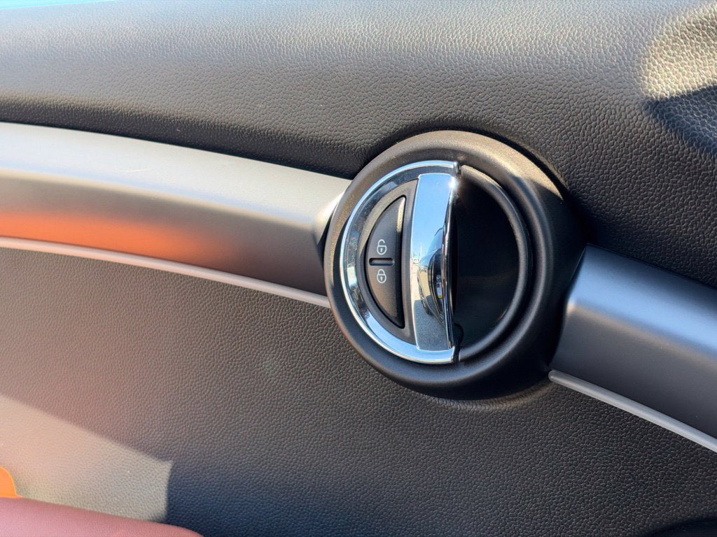 2024 MINI HARDTOP 2 DOOR Base
