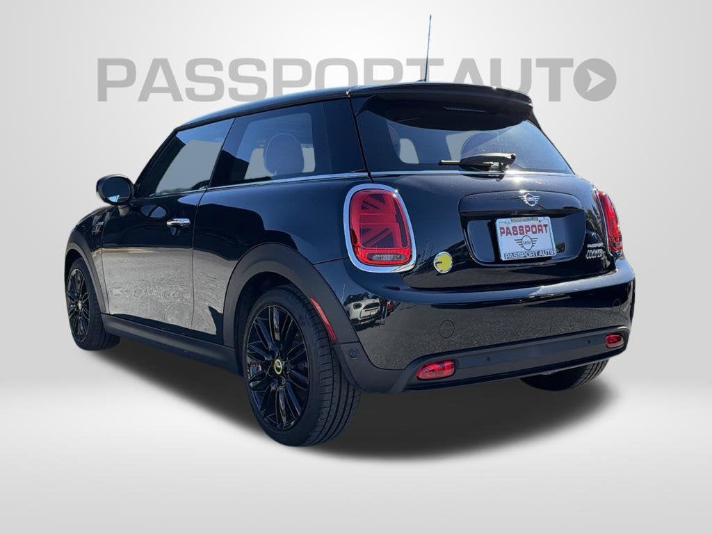 2024 MINI HARDTOP 2 DOOR Base