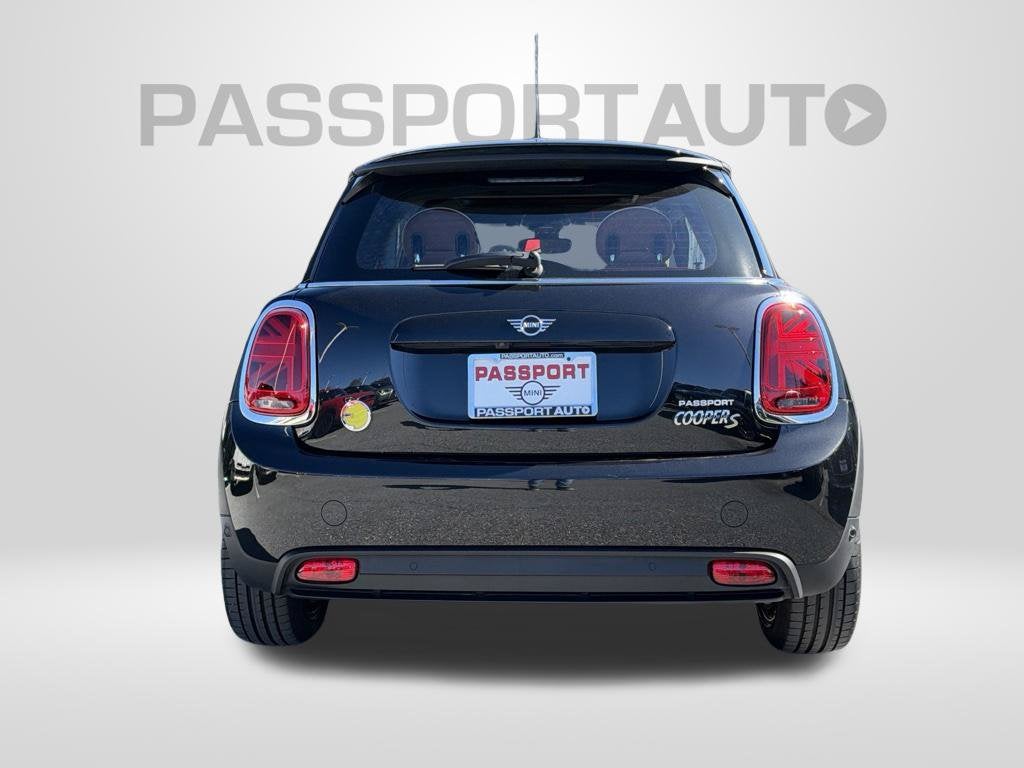 2024 MINI HARDTOP 2 DOOR Base