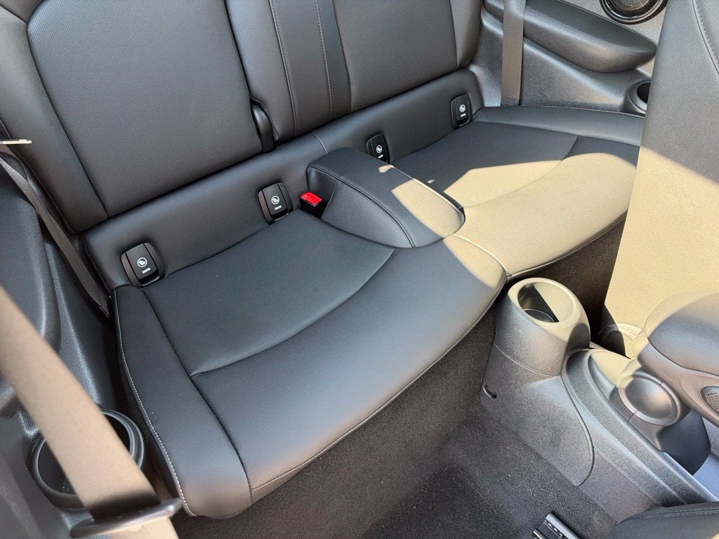 2024 MINI HARDTOP 2 DOOR Base