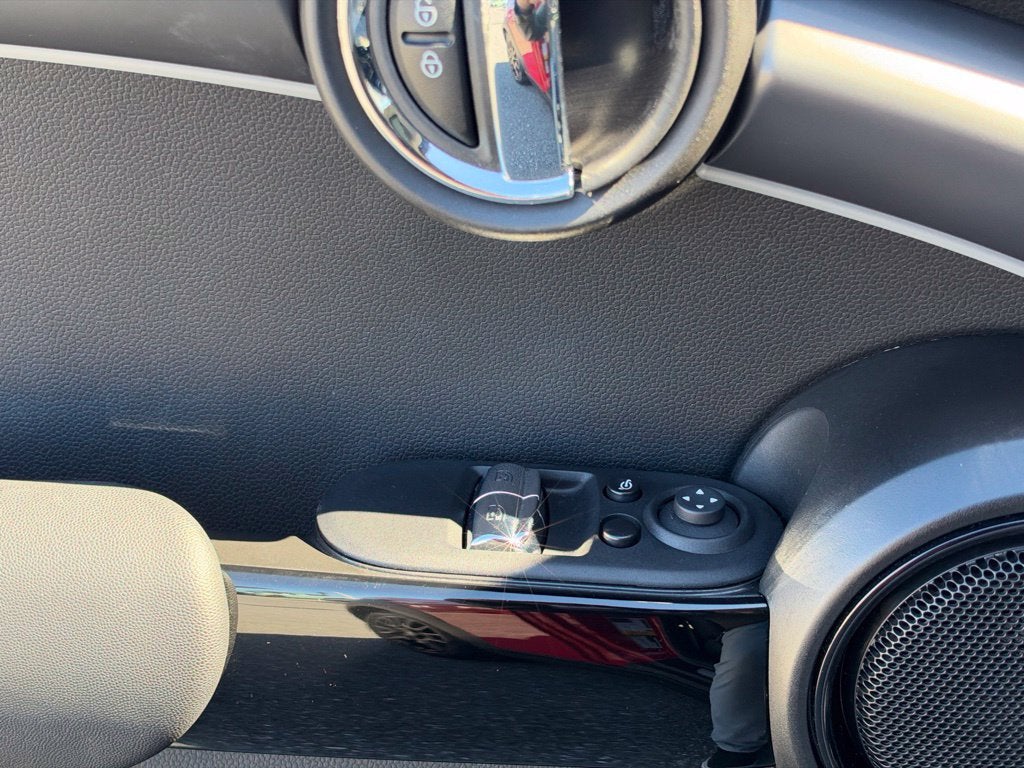 2024 MINI HARDTOP 2 DOOR Base