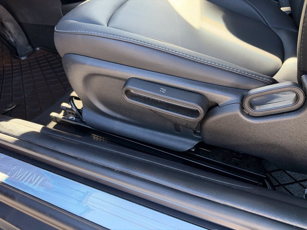 2024 MINI HARDTOP 2 DOOR Base
