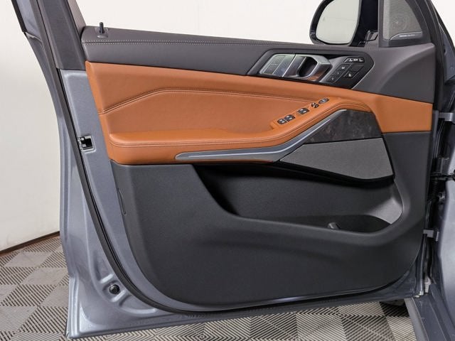 2027 BMW X7 M60i